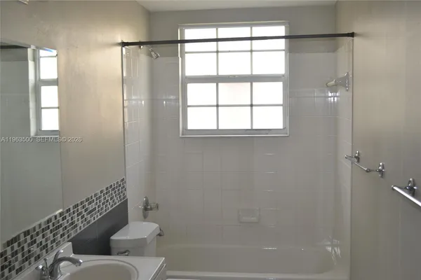 $3,400 | 1935 Madeira Drive, Unit 1935, Weston, FL 33327