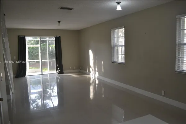 $3,400 | 1935 Madeira Drive, Unit 1935, Weston, FL 33327