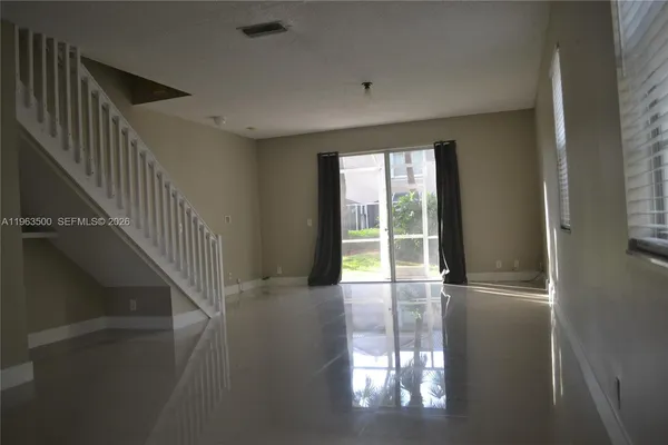$3,400 | 1935 Madeira Drive, Unit 1935, Weston, FL 33327