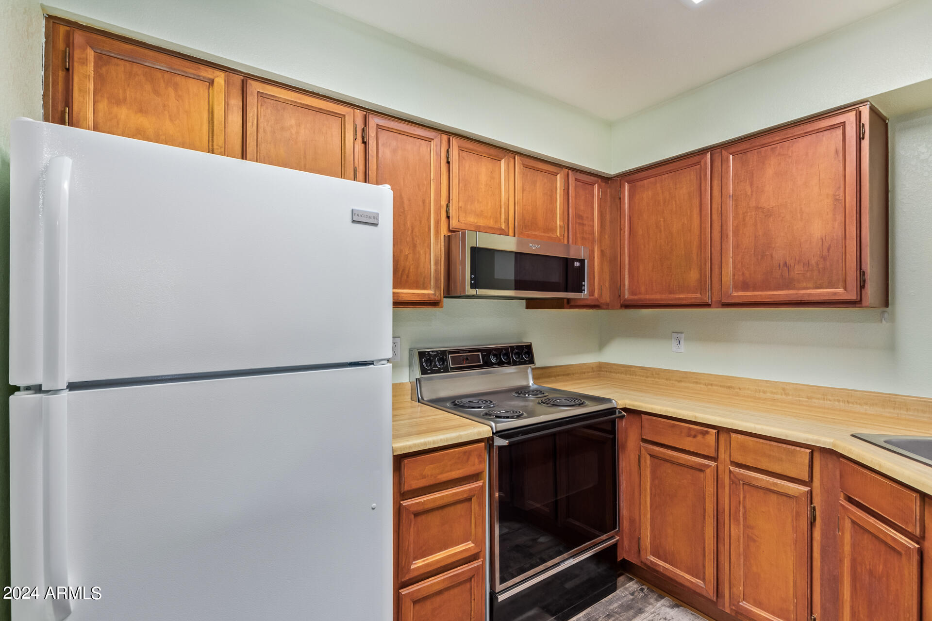 533 West Guadalupe Road, Unit 2046 Mesa, AZ 85210 - Photo 10 of 29 a kitchen with a refrigerator sink and microwave