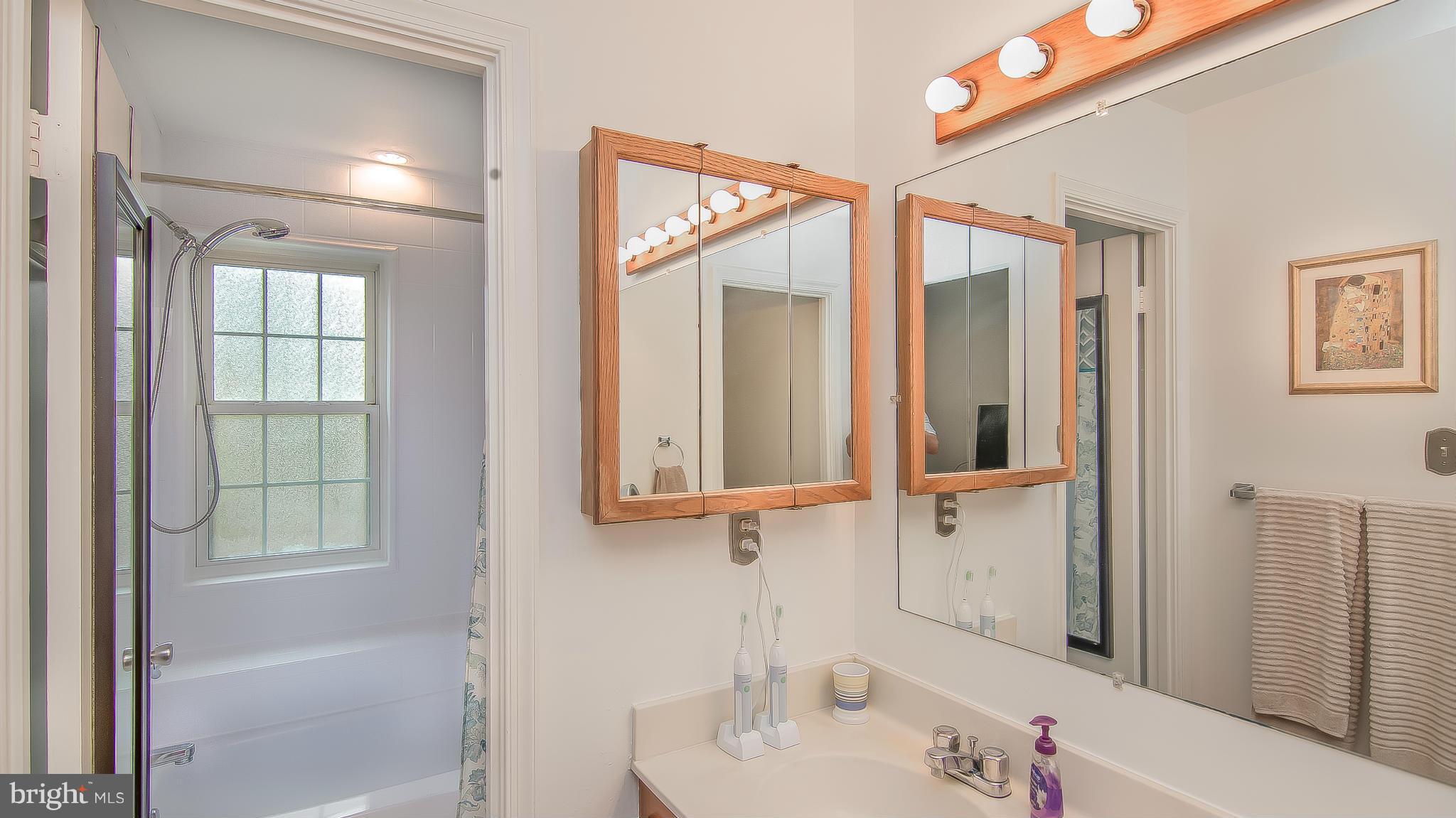 11991 Sentinel Point Court Reston, VA 20191 - Photo 13 of 27 Bath (Master)