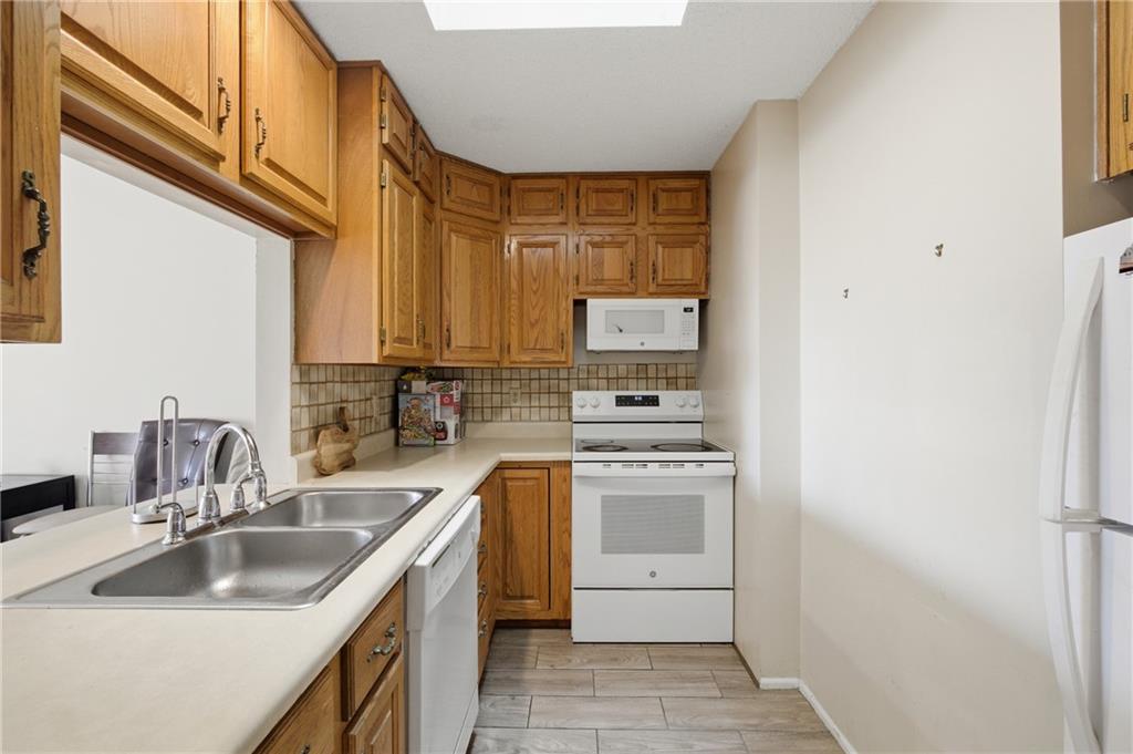 8139 Holmes Road, Unit 202 Kansas City, MO 64131 - Photo 5 of 15