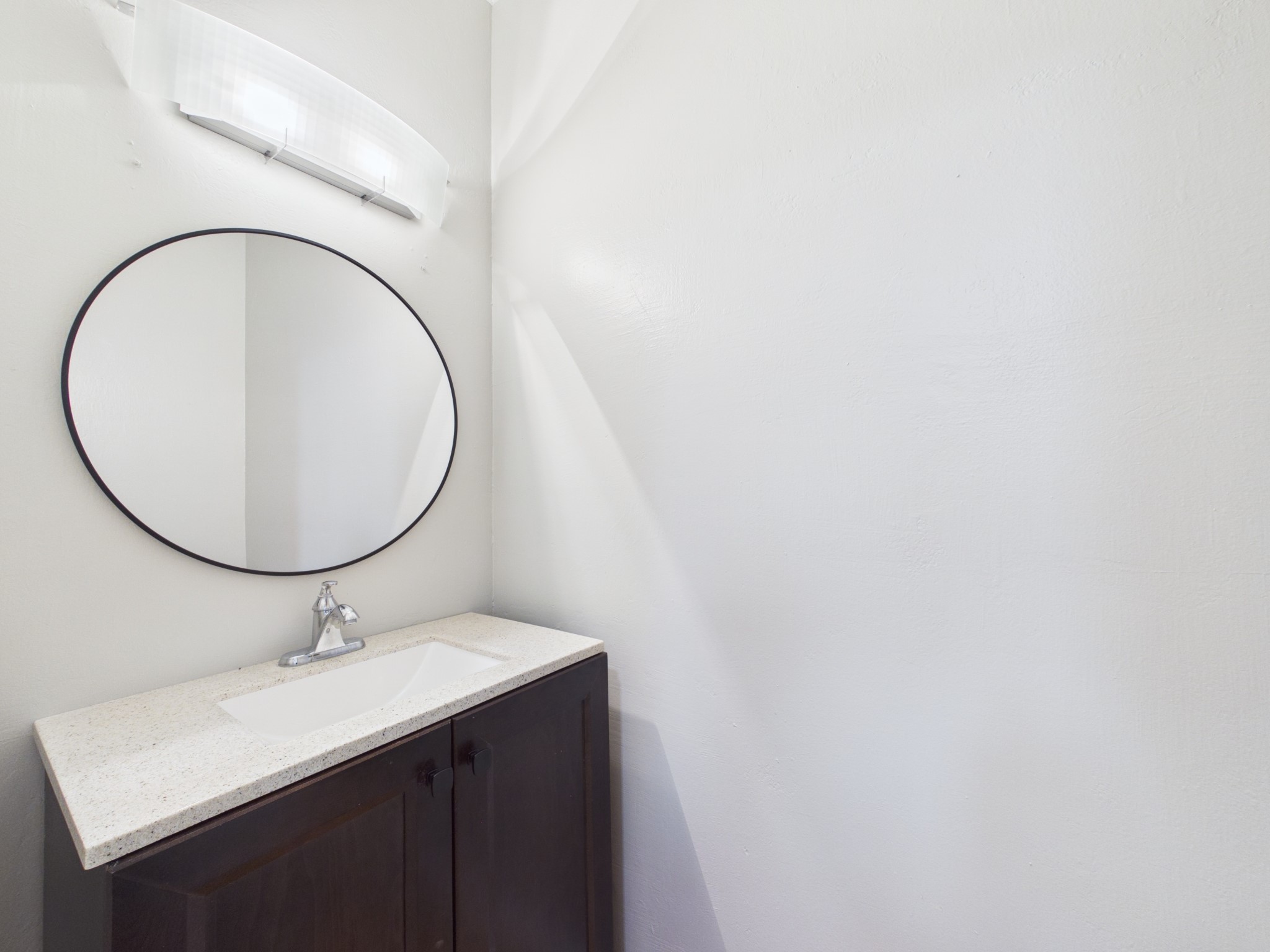 4001 Tanglewilde Street, Unit 709 Houston, TX 77063 - Photo 8 of 23 Convenient half bath perfect for guests