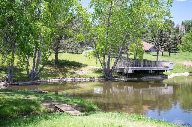 a view of a tennis court