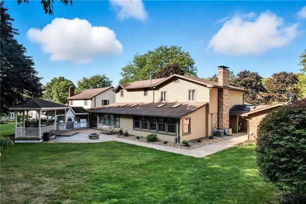 a view of a big yard of the house and a yard