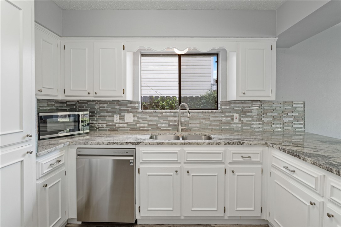 5222 Inverness Drive Corpus Christi, TX 78413 - Photo 12 of 30