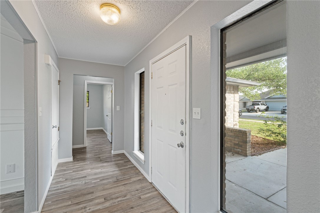 5222 Inverness Drive Corpus Christi, TX 78413 - Photo 3 of 30