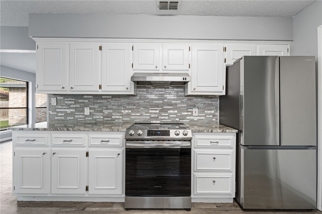 5222 Inverness Drive Corpus Christi, TX 78413 - Photo 10 of 30