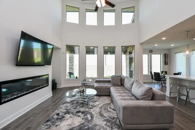 $584,900 | 31142 Crescent Hill Drive, Fulshear, TX 77441