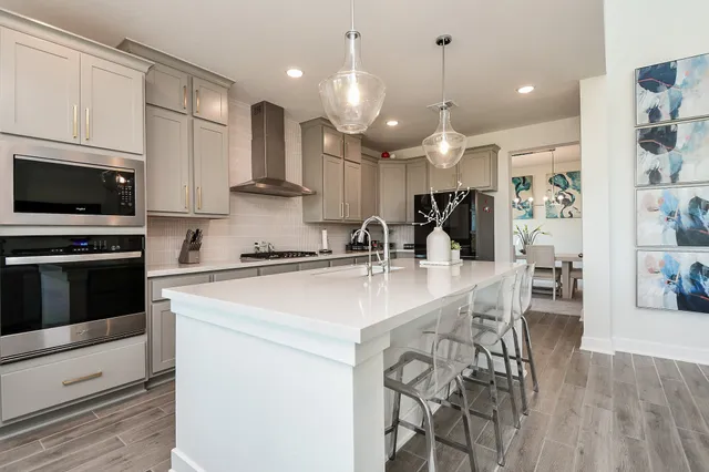 $584,900 | 31142 Crescent Hill Drive, Fulshear, TX 77441