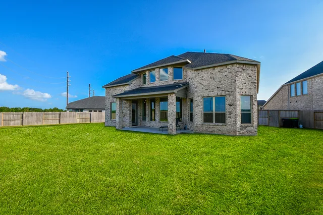 $584,900 | 31142 Crescent Hill Drive, Fulshear, TX 77441