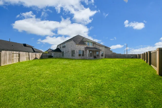 $584,900 | 31142 Crescent Hill Drive, Fulshear, TX 77441