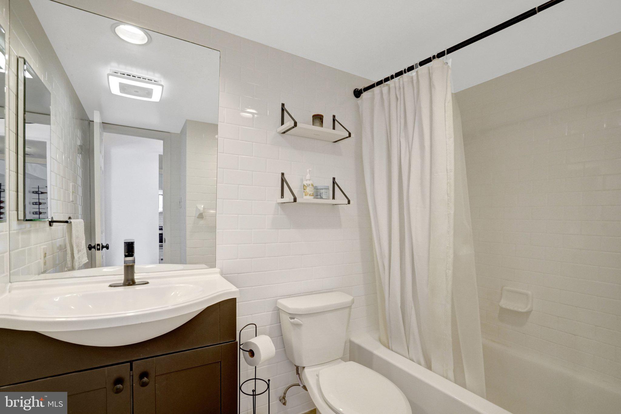 1301 North Courthouse Road, Unit 1509 Arlington, VA 22201 - Photo 17 of 49