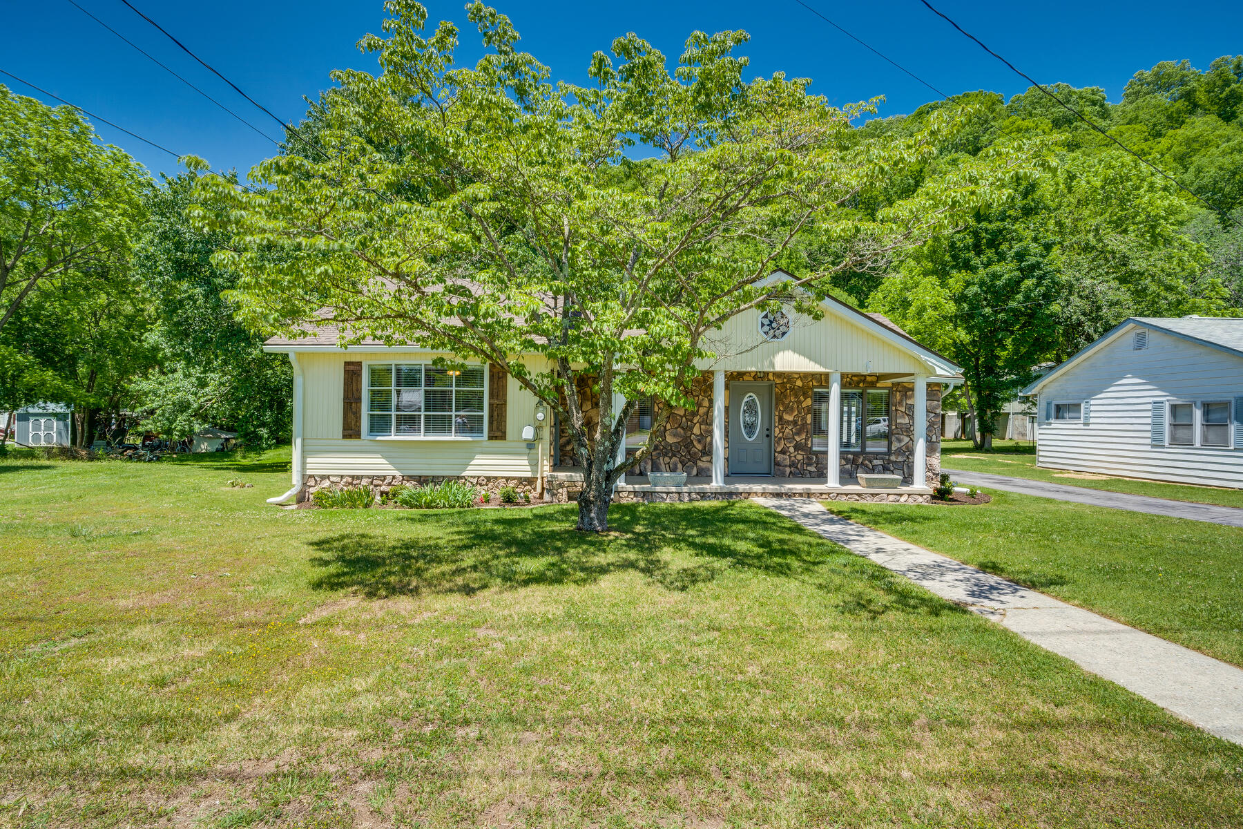 1122 North Buffalo Street Erwin, TN 37650 - Photo 1 of 31 001