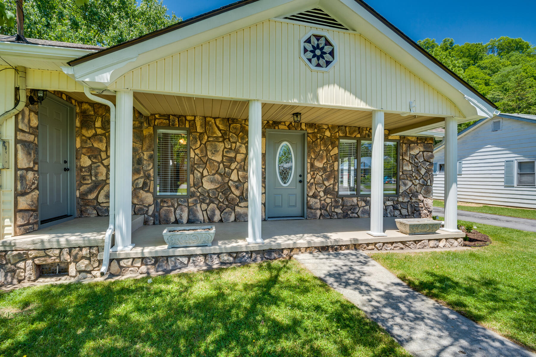 1122 North Buffalo Street Erwin, TN 37650 - Photo 4 of 31 004