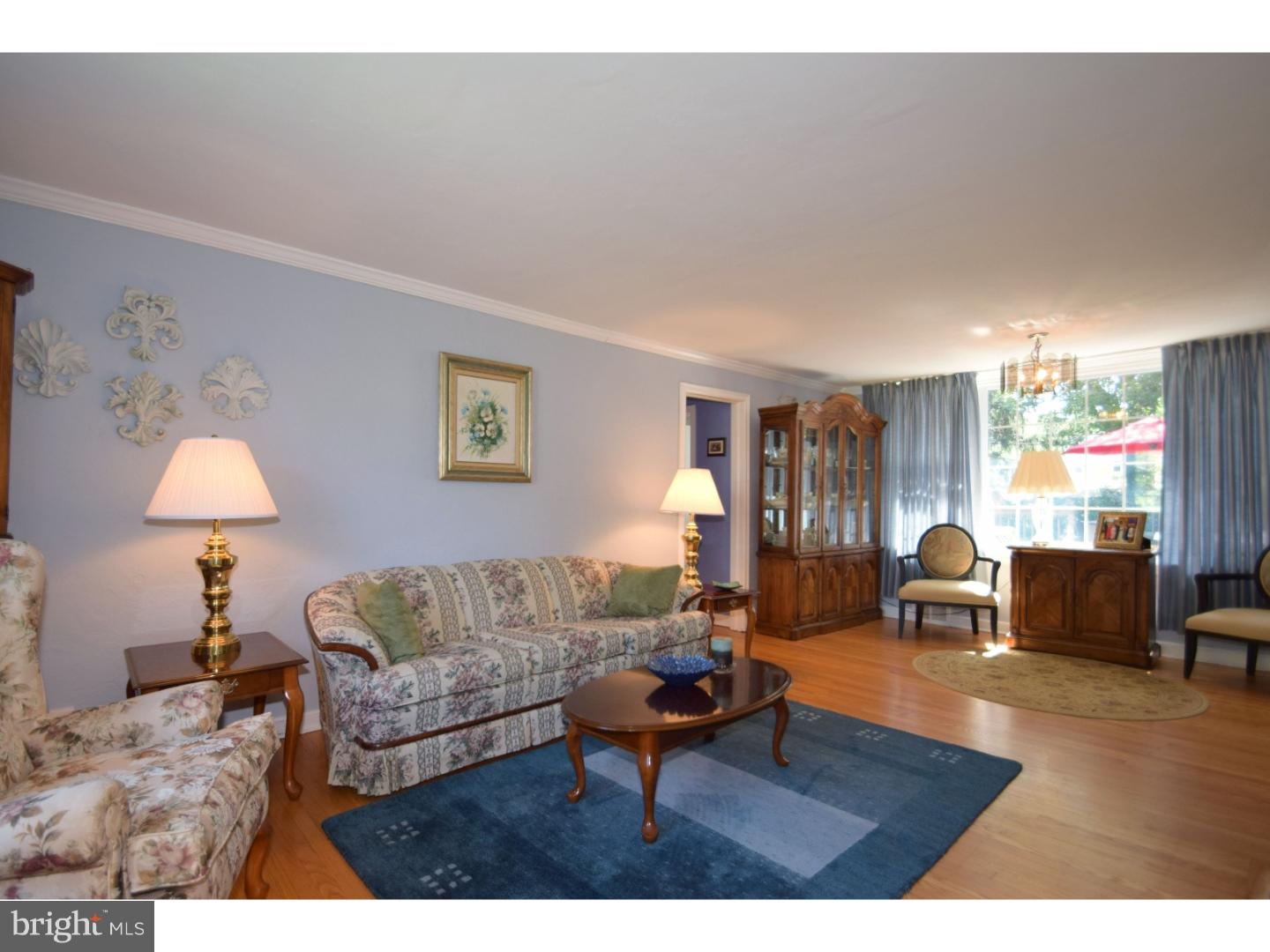 504 Paper Mill Road Oreland, PA 19075 - Photo 3 of 25 Living Room