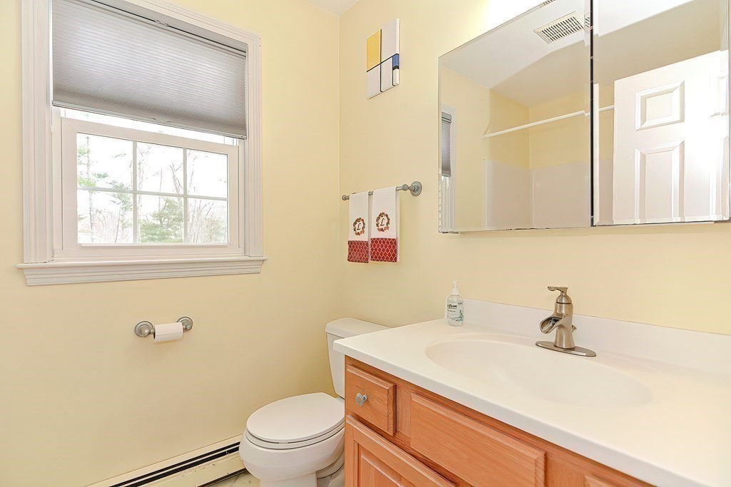 83 MacArthur Road Northbridge, MA 01534 - Photo 22 of 33