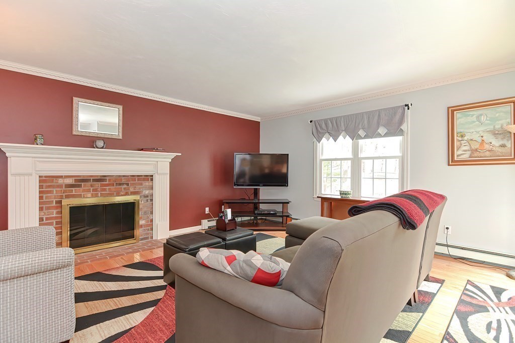 83 MacArthur Road Northbridge, MA 01534 - Photo 4 of 33