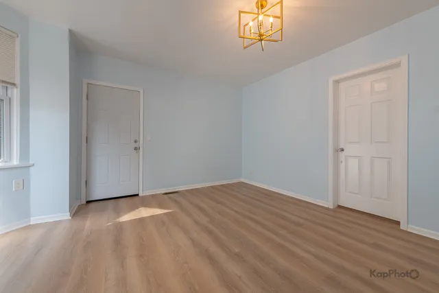 $2,000 | 2821 South Emerald Avenue, Unit 1R, Chicago, IL 60616