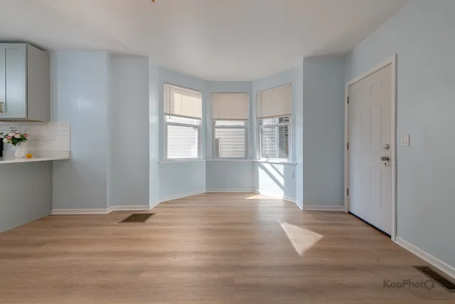 $2,000 | 2821 South Emerald Avenue, Unit 1R, Chicago, IL 60616