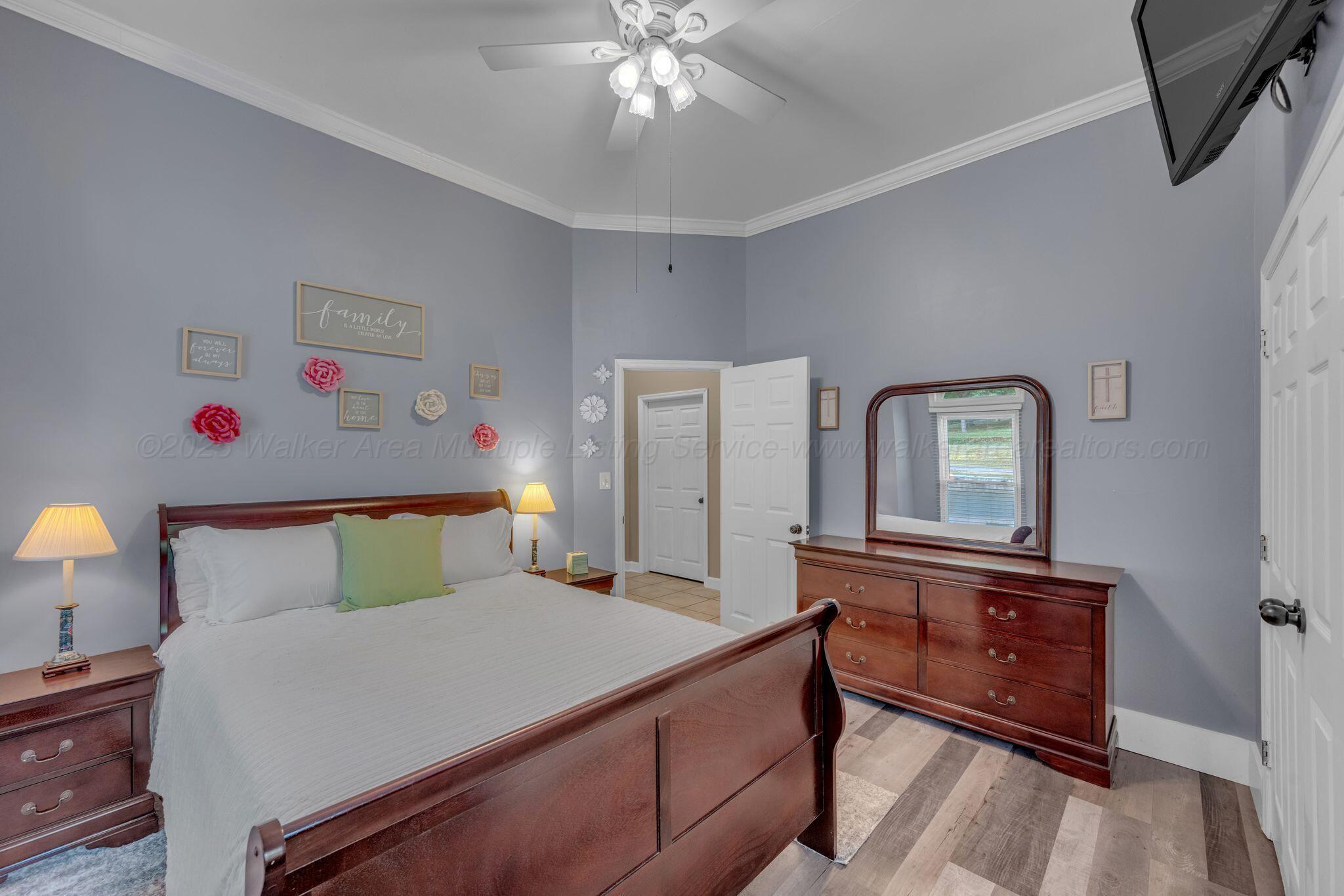 10 Davis Road Jasper, AL 35503 - Photo 23 of 49 Guest Bedroom