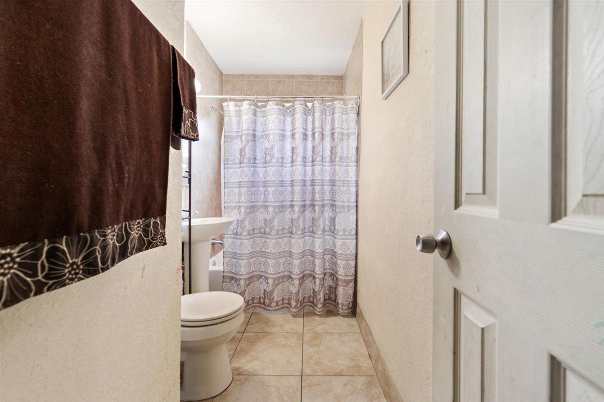 420 West 27th Street Riviera Beach, FL 33404 - Photo 12 of 19 11-DSC_0140