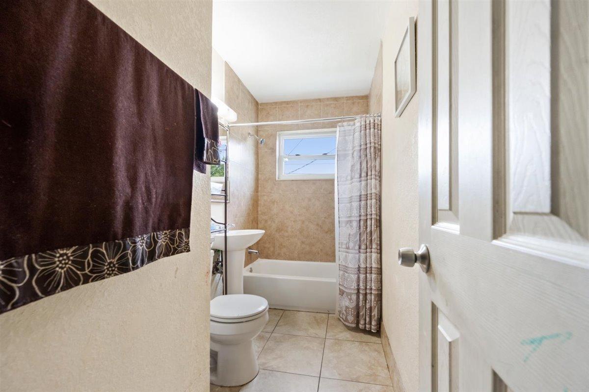 420 West 27th Street Riviera Beach, FL 33404 - Photo 14 of 19 13-DSC_0146