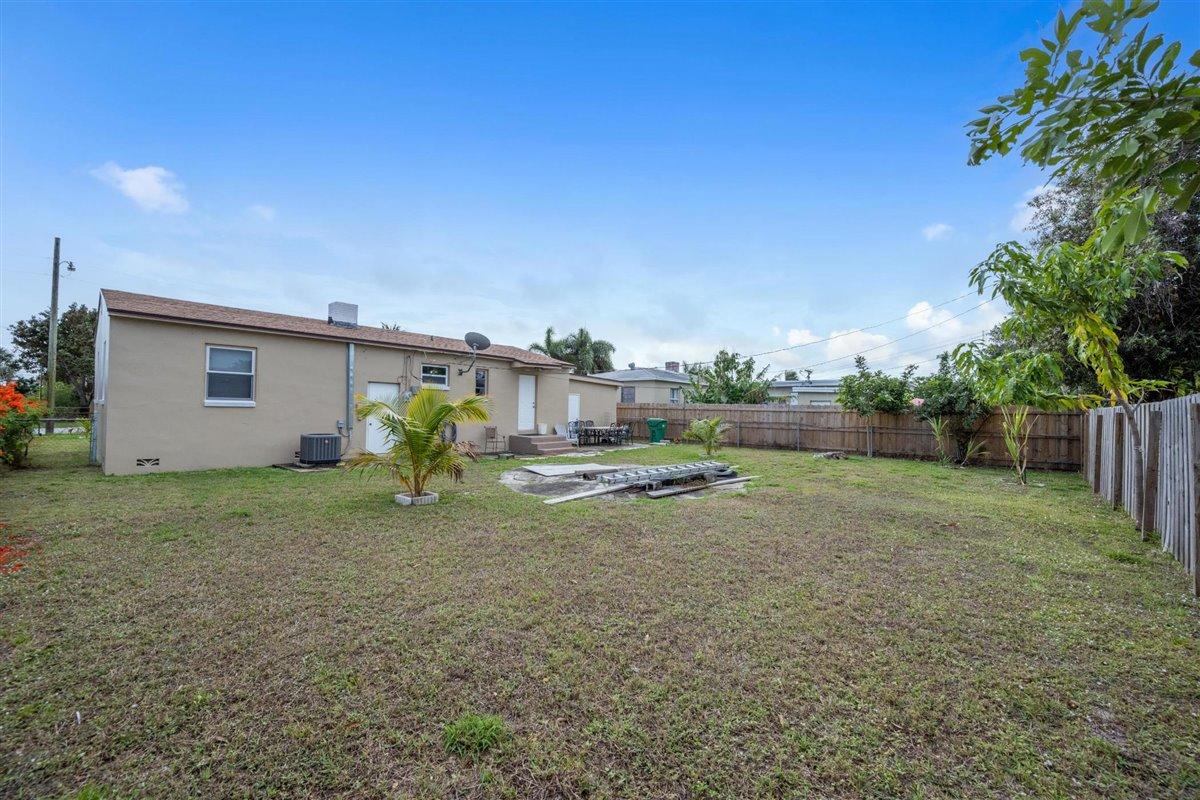 420 West 27th Street Riviera Beach, FL 33404 - Photo 17 of 19 16-DSC_0159-Edit