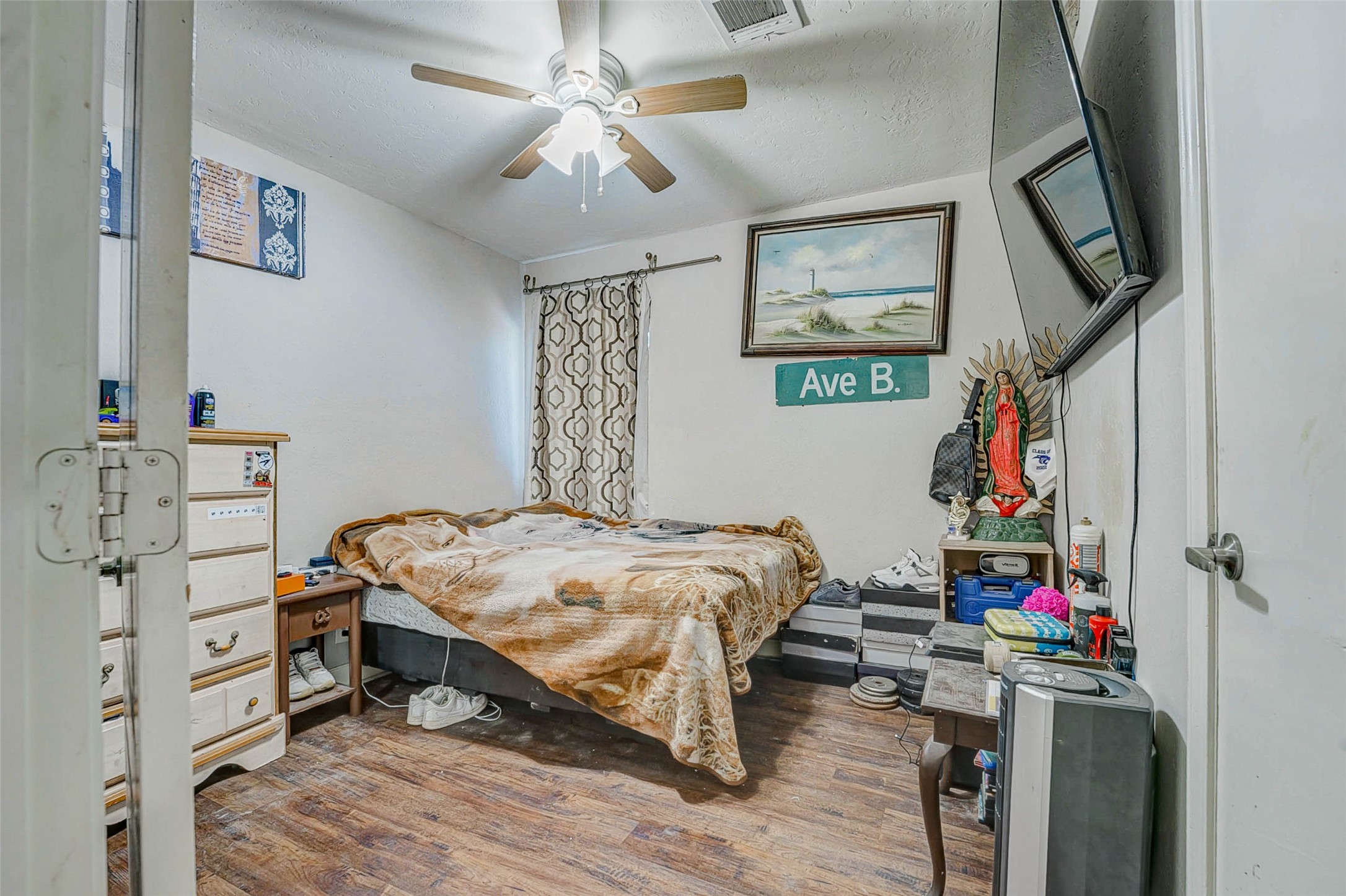 3623 Inez Street Fresno, TX 77545 - Photo 19 of 33 a bedroom that has a bed and a tv in it