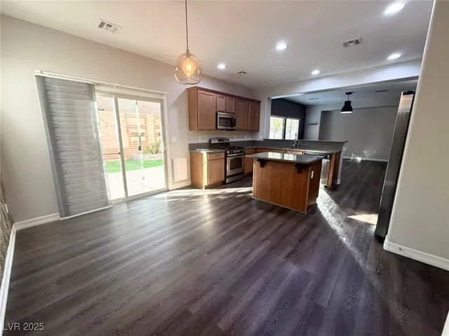 $2,100 | 10581 Cliff Lake Street, Las Vegas, NV 89179