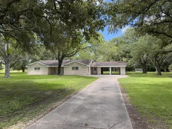 $675,000 | 6907 Farm To Market Road 2403, Alvin, TX 77511