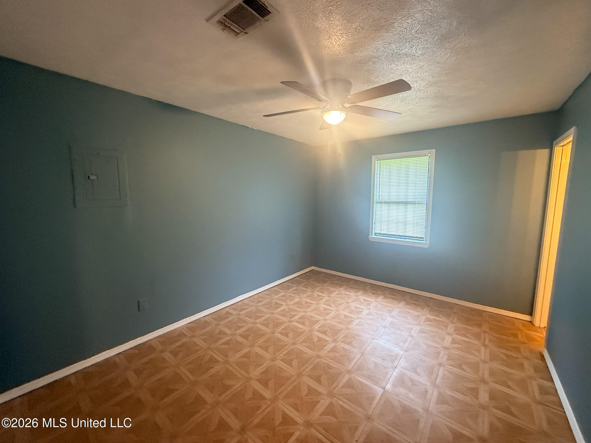 2438 Kingston Avenue Jackson, MS 39213 - Photo 7 of 11 IMG_0289