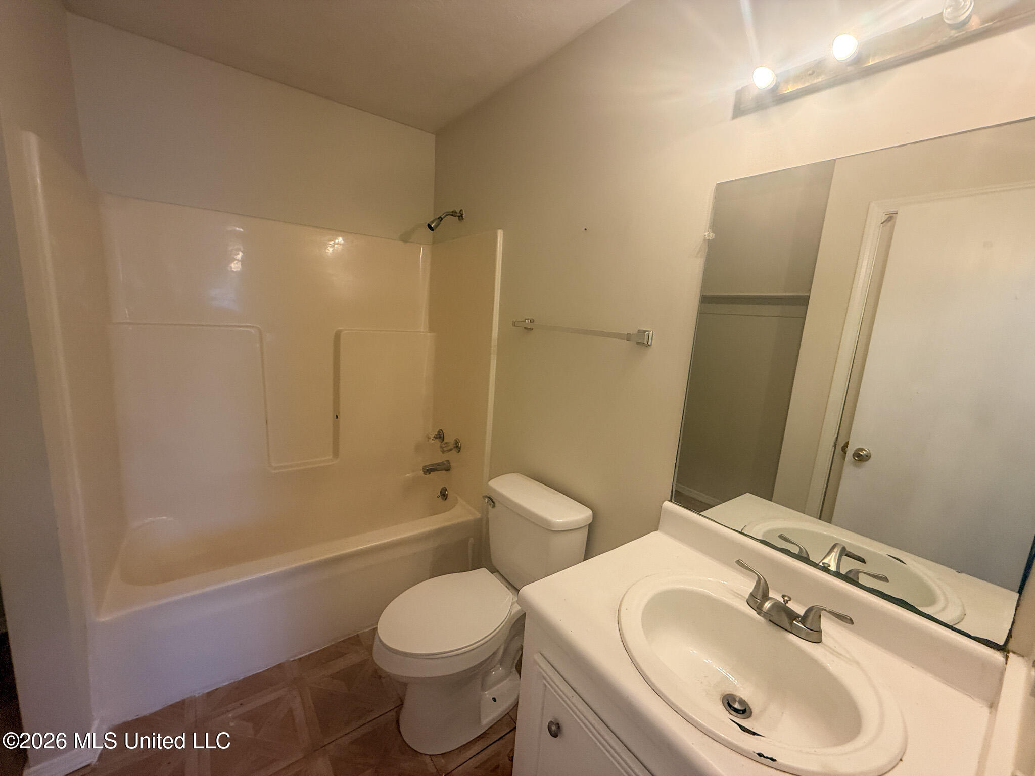 2438 Kingston Avenue Jackson, MS 39213 - Photo 9 of 11 IMG_0287