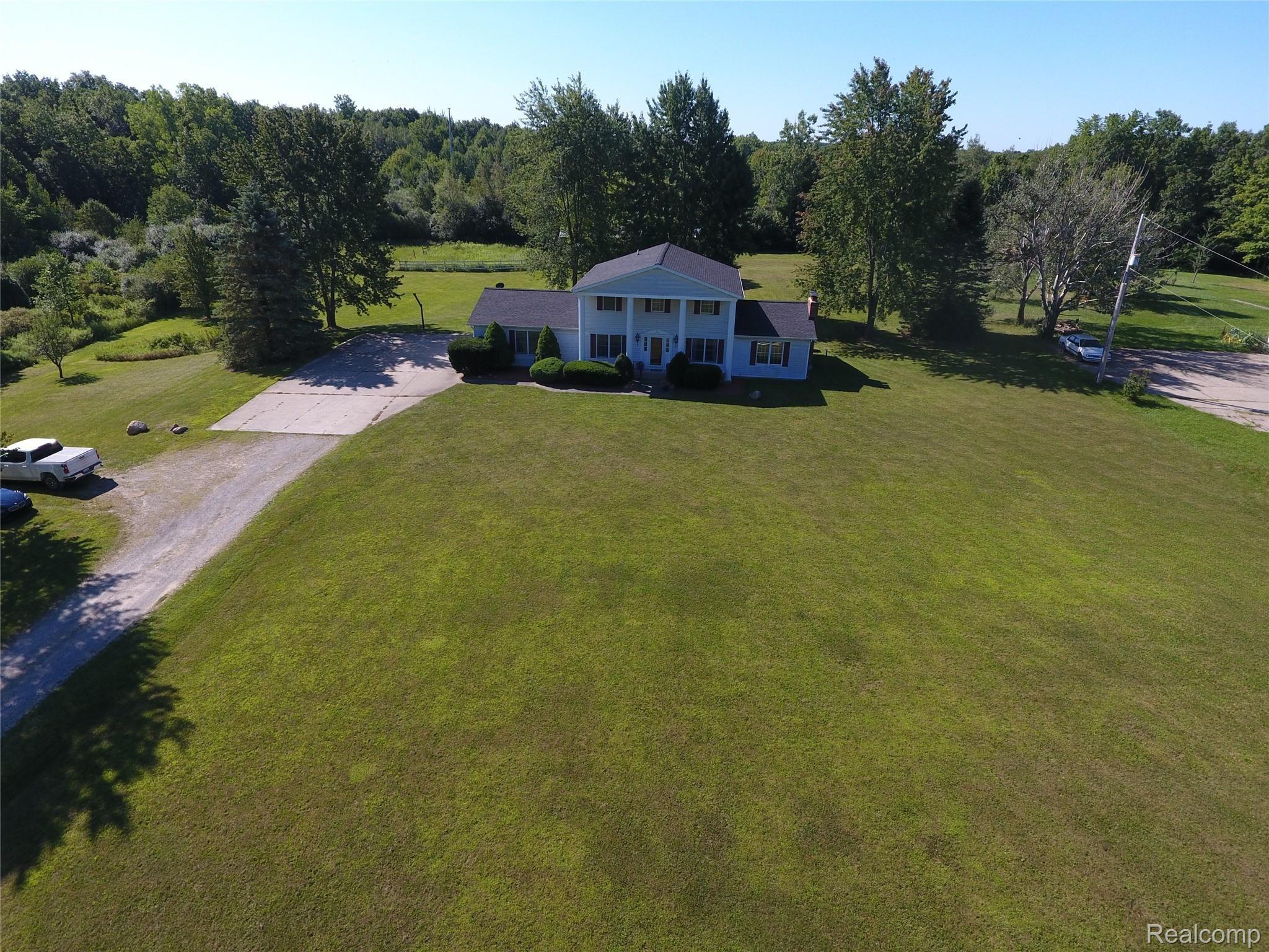 9032 East Bristol Road Davison, MI 48423 - Photo 5 of 62 Front (2).JPG