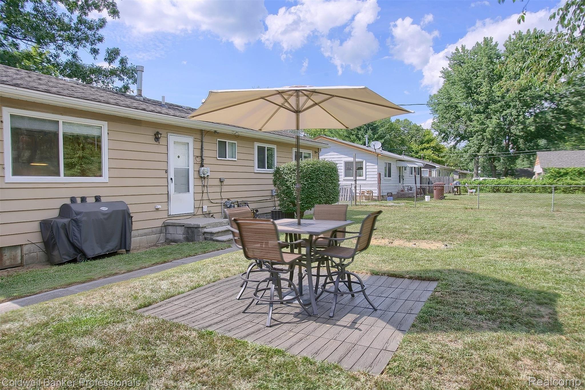 13417 Rawsonville Road Belleville, MI 48111 - Photo 28 of 30 28-Patio.jpg