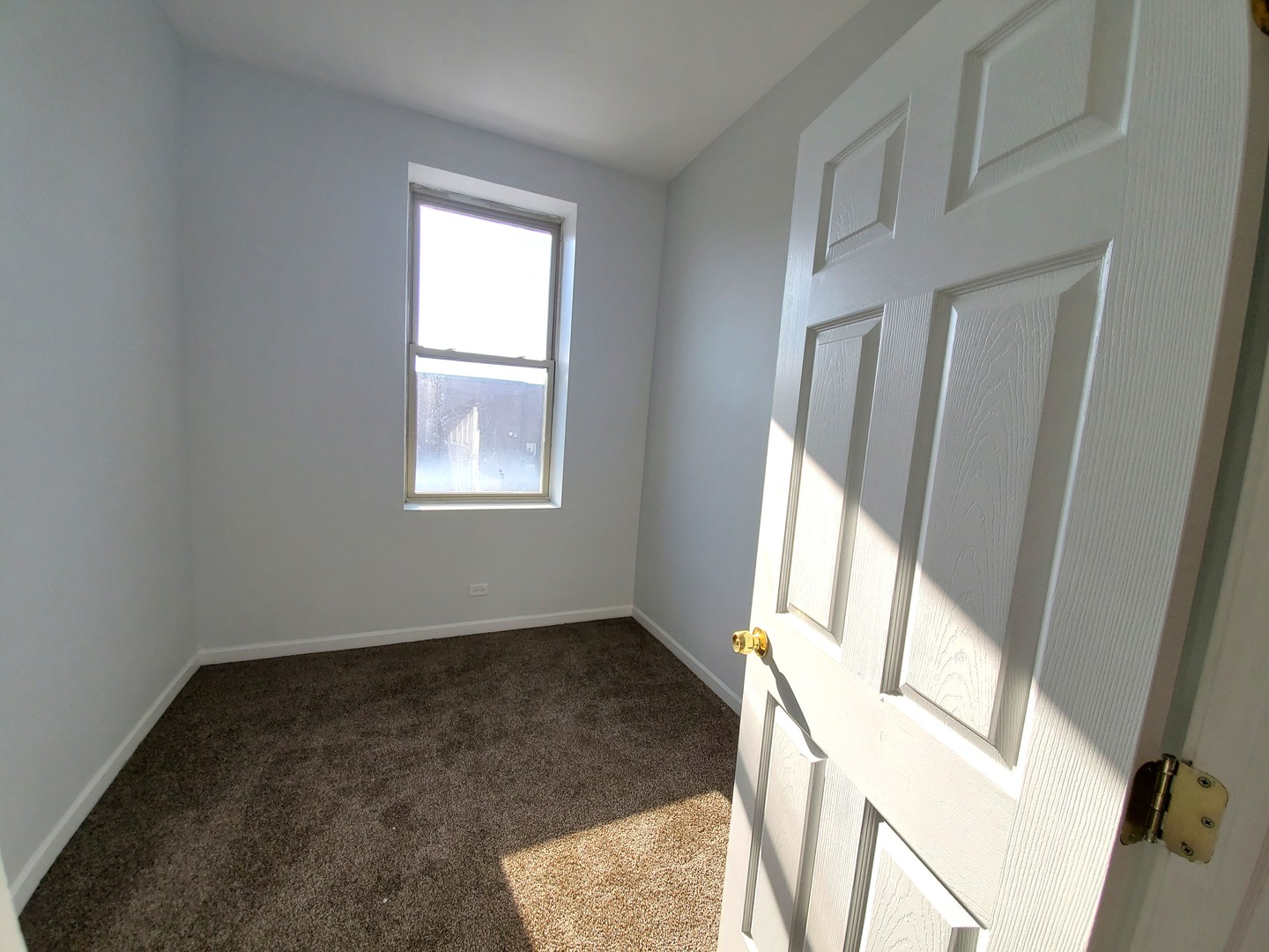 752 East 43rd Street, Unit 2E Chicago, IL 60653 - Photo 3 of 16 an empty room with wooden floor and windows