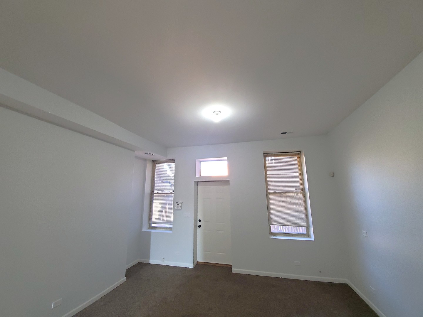 752 East 43rd Street, Unit 2E Chicago, IL 60653 - Photo 5 of 16 an empty room with windows