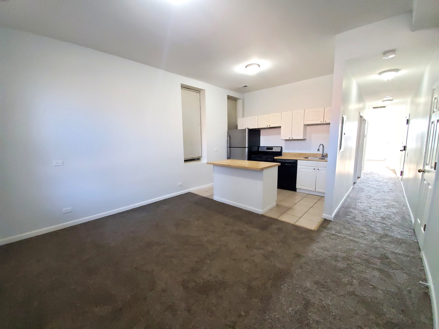 752 East 43rd Street, Unit 2E Chicago, IL 60653 - Photo 7 of 16 a view of kitchen with sink microwave and refrigerator