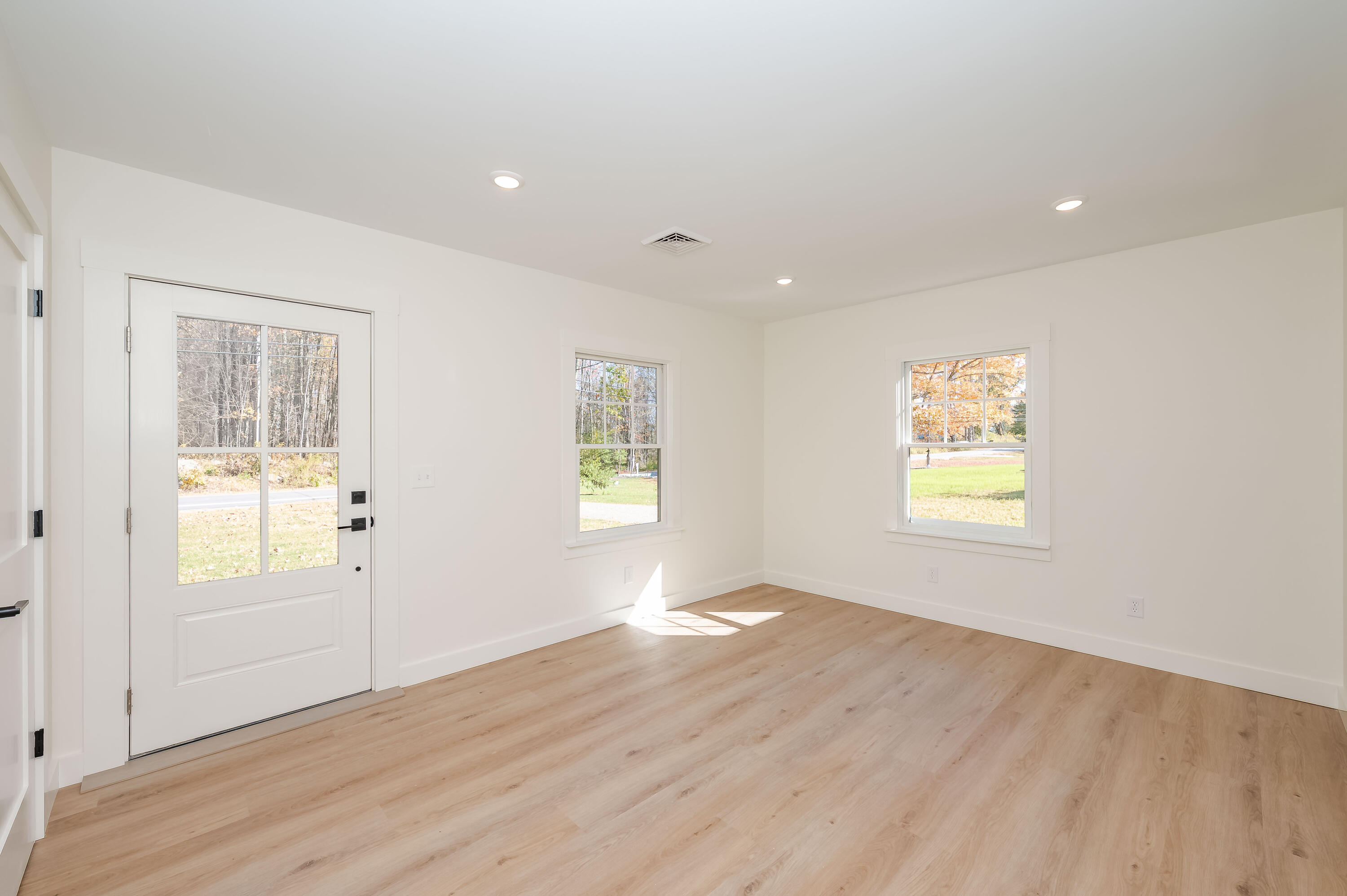 93 Lebanon Road North Berwick, ME 03906 - Photo 6 of 39 Living Room