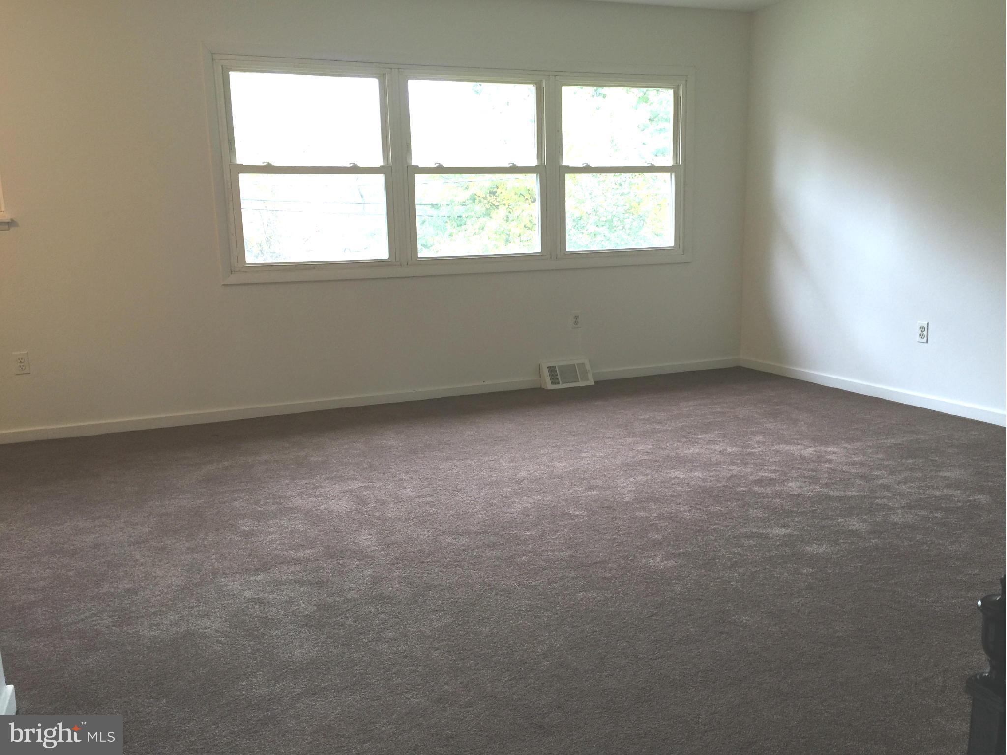 1023 Kingsbury Road Reisterstown, MD 21136 - Photo 7 of 18 Living Room