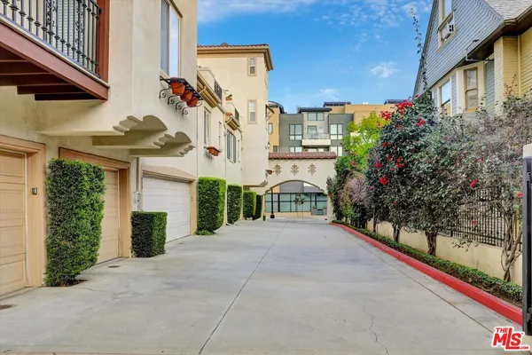 $899,000 | 630 East Walnut Street, Pasadena, CA 91101