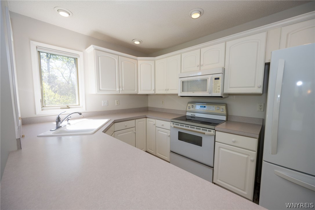 9 Alexander Parkway Pendleton, NY 14120 - Photo 16 of 45