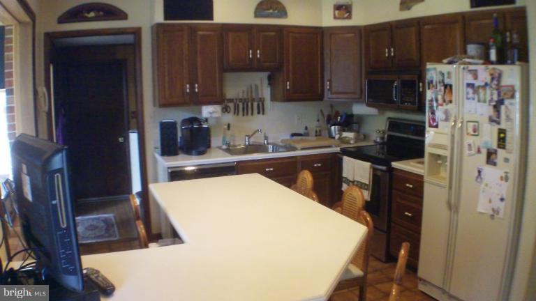 7824 Linthicum Road Pasadena, MD 21122 - Photo 12 of 21 Kitchen