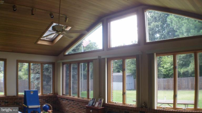 7824 Linthicum Road Pasadena, MD 21122 - Photo 13 of 21 Family Room