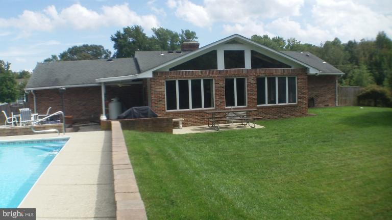7824 Linthicum Road Pasadena, MD 21122 - Photo 16 of 21 Exterior (Rear)