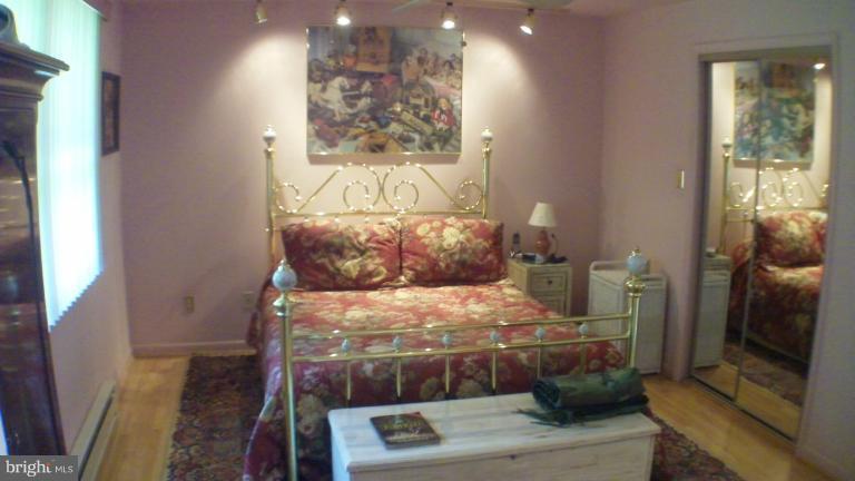 7824 Linthicum Road Pasadena, MD 21122 - Photo 19 of 21 Bedroom (Master)
