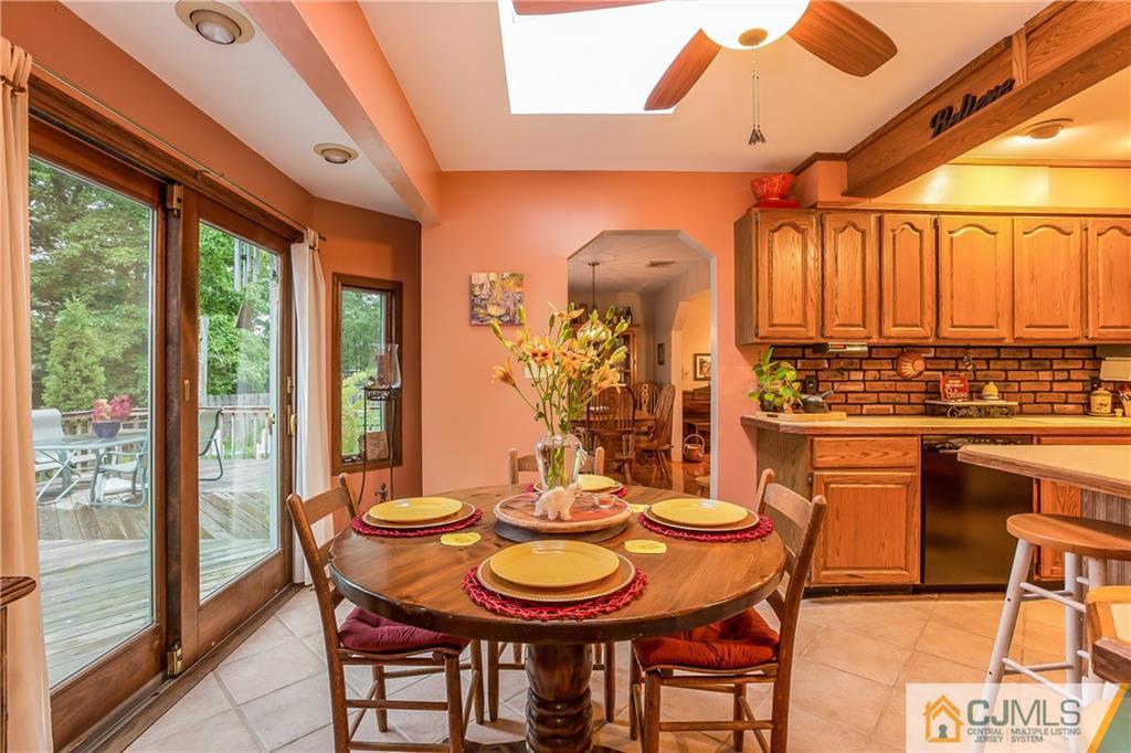 190 Normandy Road Edison, NJ 08820 - Photo 8 of 25 a dining room with furniture and window