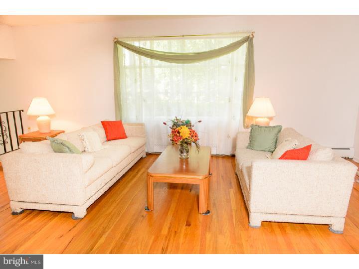 106 Summit Road Malvern, PA 19355 - Photo 5 of 24 Living Room