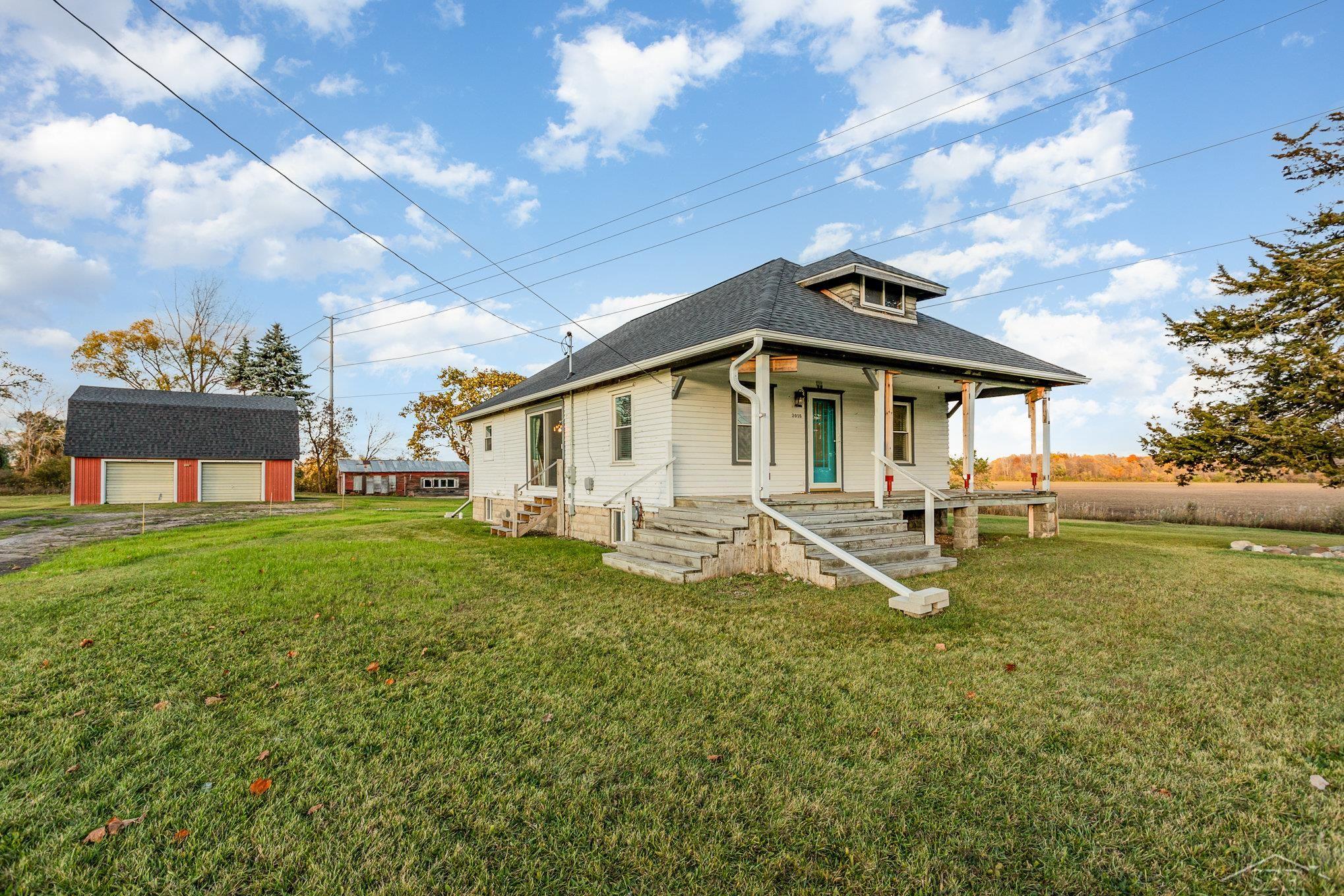 2015 East Parish Road Kawkawlin, MI 48631 - Photo 3 of 35