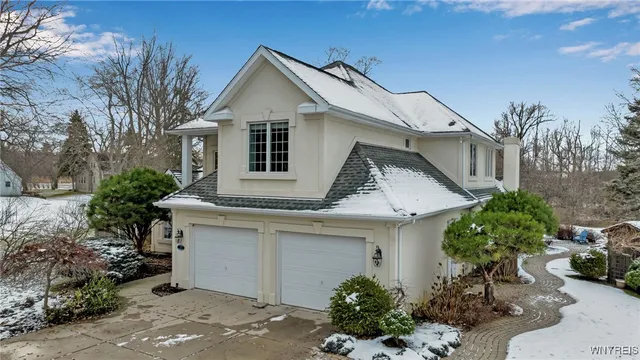 $639,000 | 39 Wickendon Court, Amherst, NY 14221